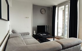 Tower Bridge Shard View 2 Bed Deluxe Apartment